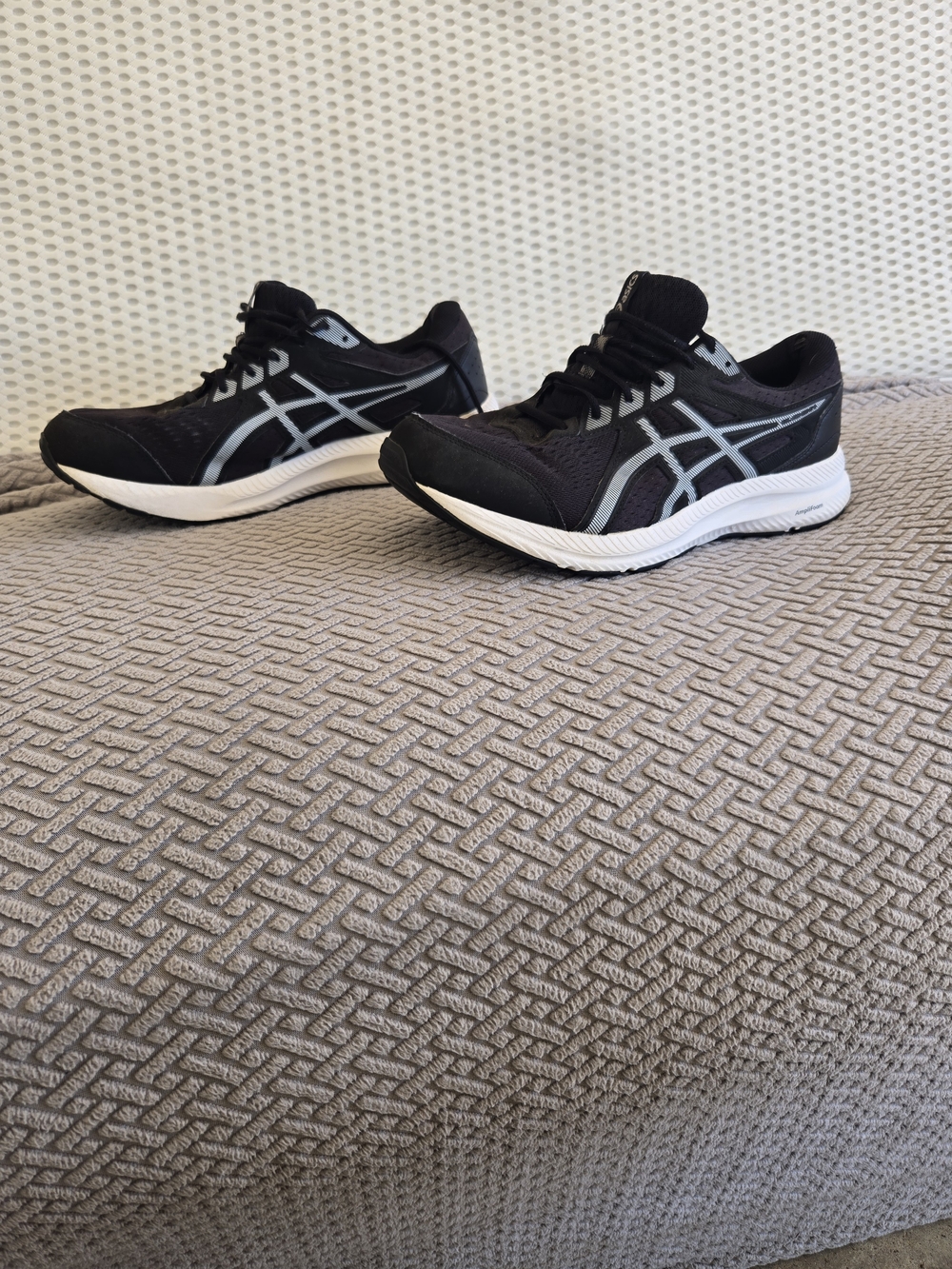 ASICS Men's Black Running Sneakers with Gray Accents